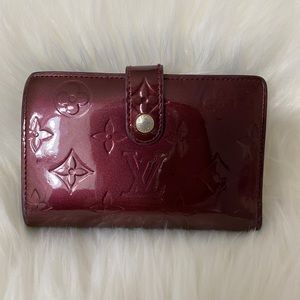 Authentic Louis Vuitton vernis short wallet